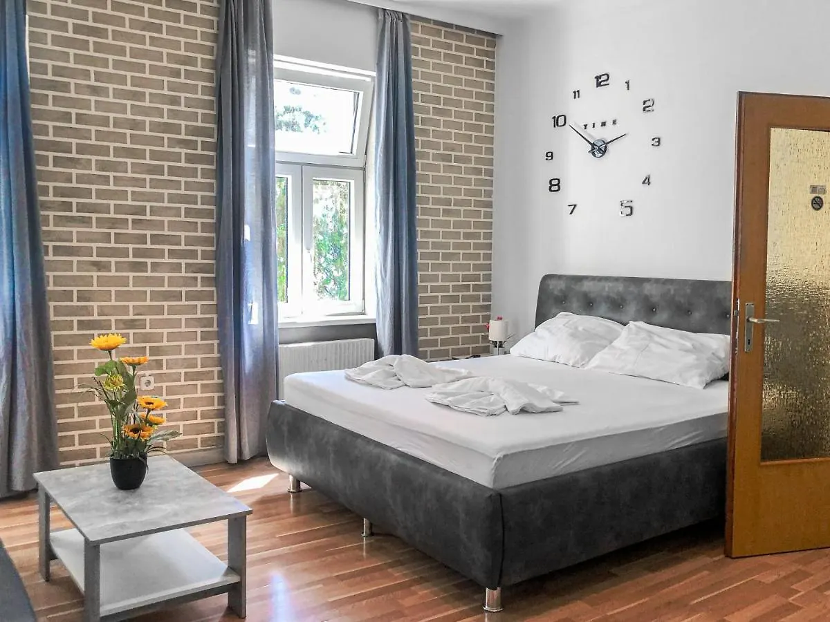 Cozy 2Br Apartment In Vienna Simmering location